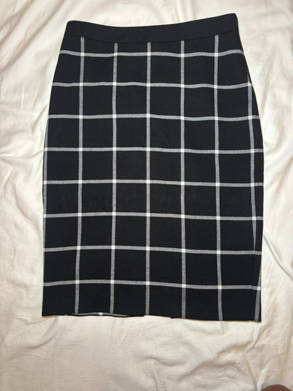 H&M Pencil Midi Skirt Sz 6 Black Plaid Slim Fit Stretchy Knit Classic Preppy